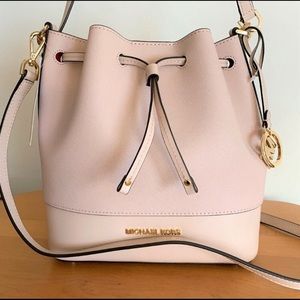Michael Kors Bucket Bag